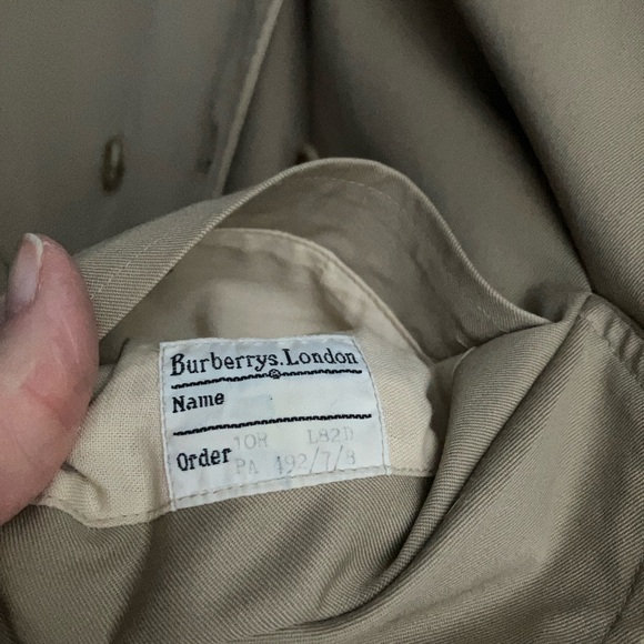 Vintage Burberry trench coat. - Picture 8 of 15